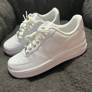 NEW White Nike Air Force 1 ‘07 Women’s 7